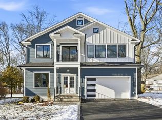 8 Montgomery Rd, Livingston, NJ 07039