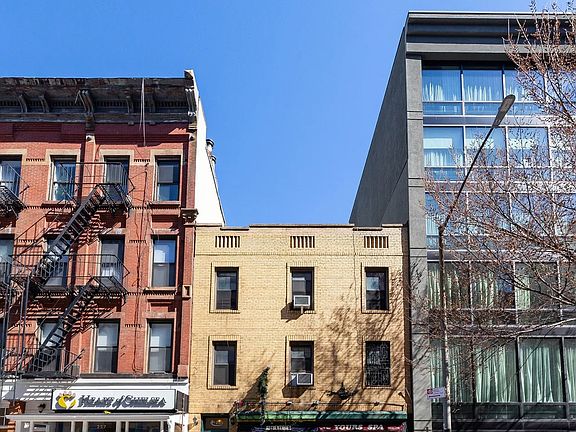 3rd image of 255 W 18th St