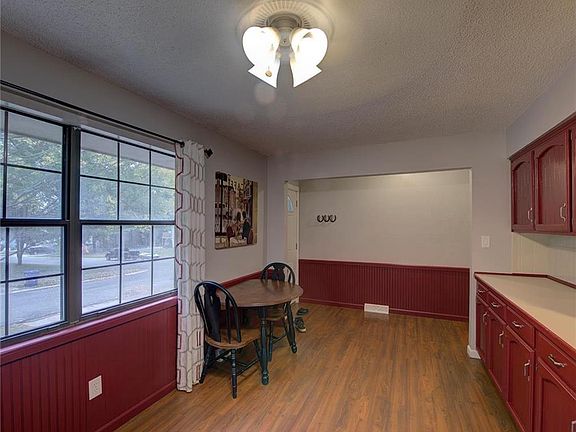 3rd image of 118 SE Crestwood Dr