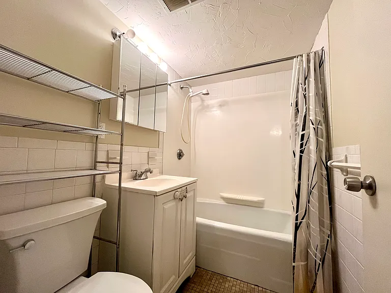 1025 Hancock St #G — Photo 13