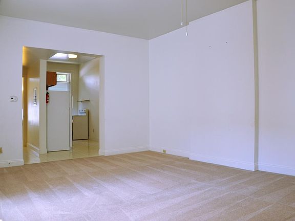 4th image of 2404 W Clifton Ave #1