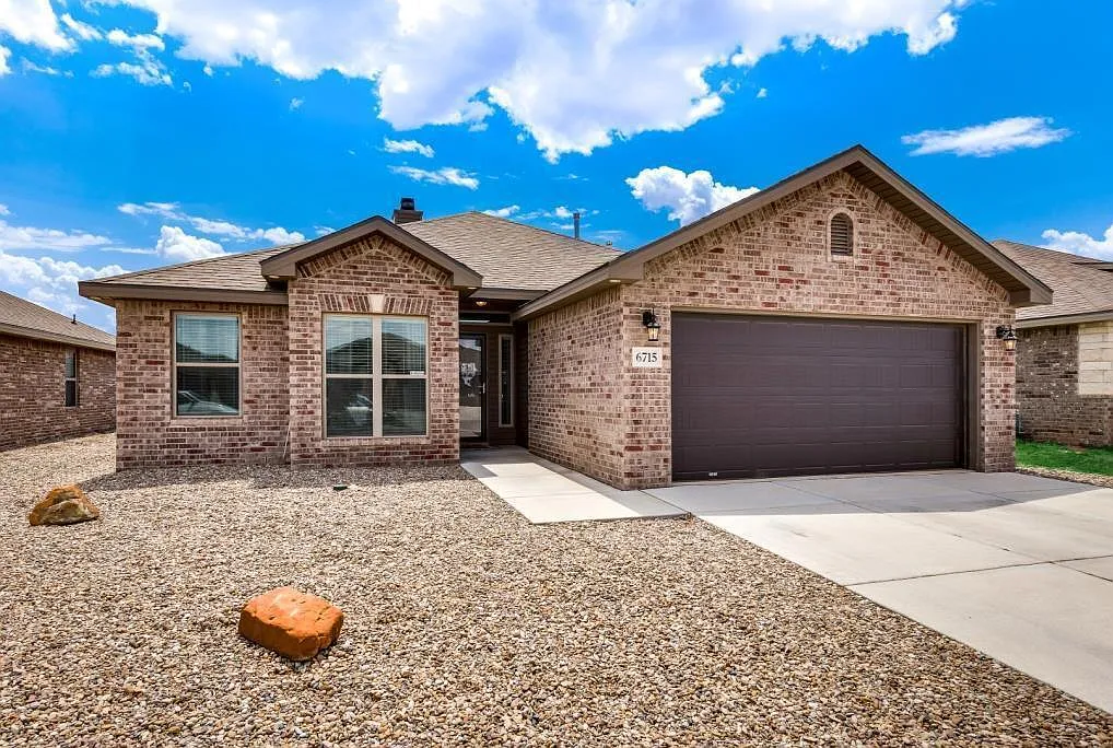 3 bed, 2.0 bath, 1774 sqft, $2,550 — Photo 1