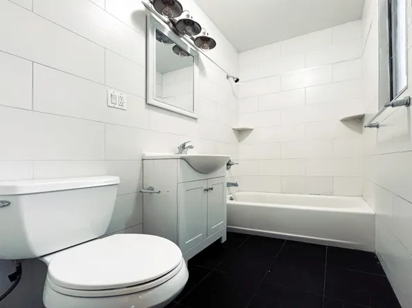 411 Manhattan Avenue image 5 of 9