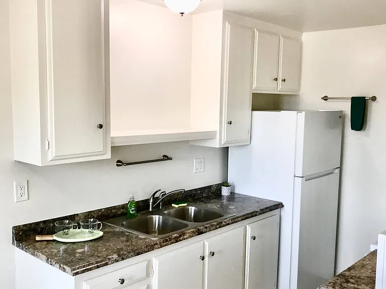 Huntington Cove — Photo 16