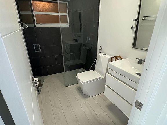 2nd image of 641 SW 35th Avenue