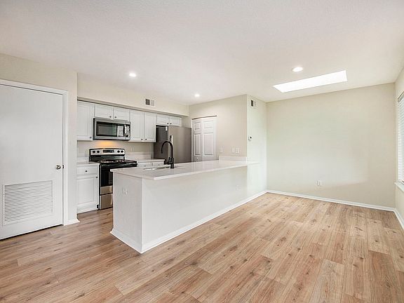 Dining area/kitchen