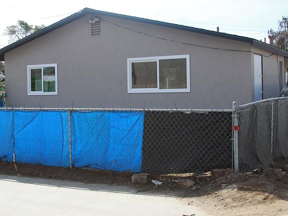 1131 side yard (North side)