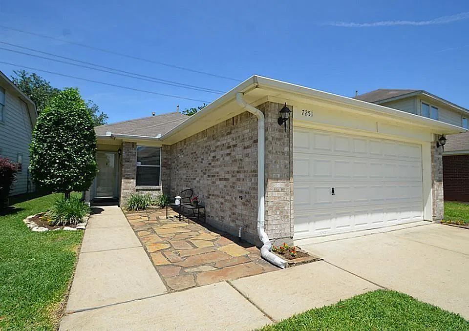 7251 River Pines Dr