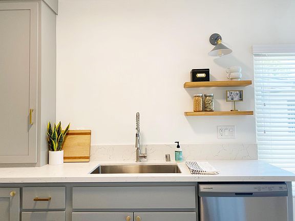 5th image of 3581 S Centinela Ave APT 3