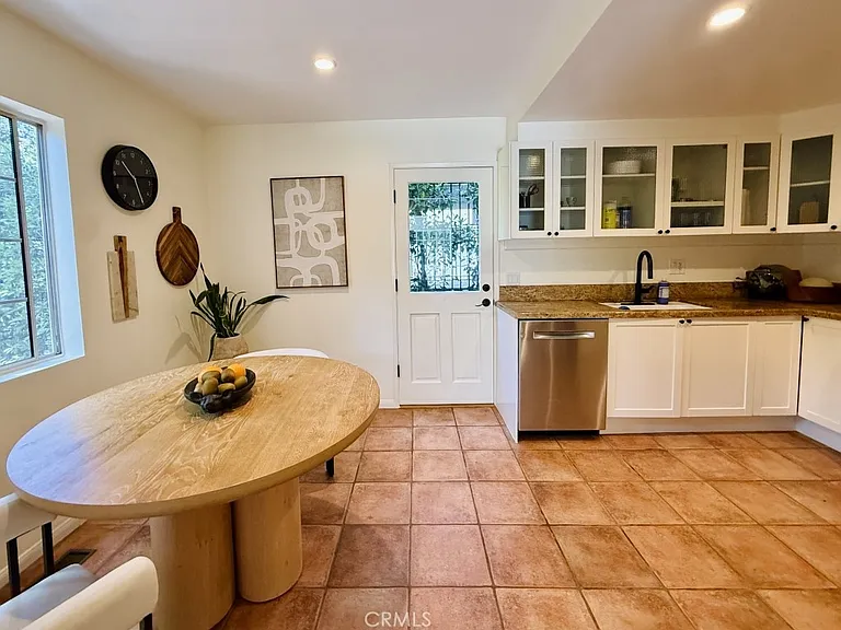 7621 Norton Ave — Photo 11