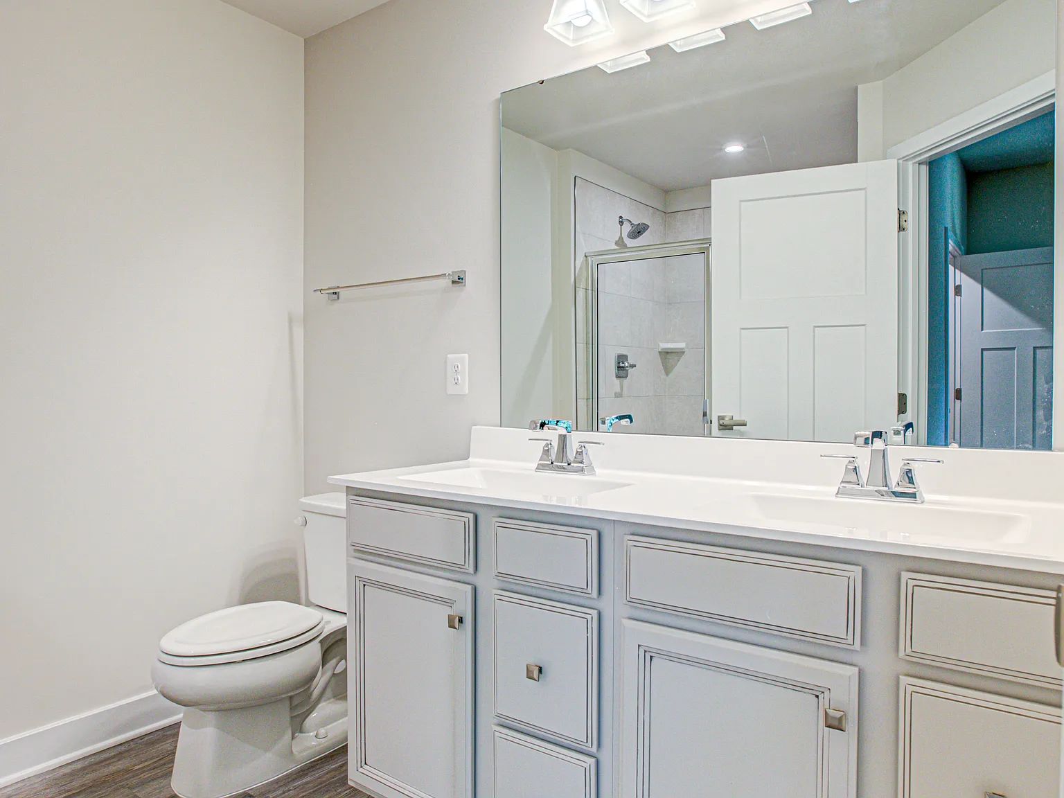 4 bed, 2000 sqft, $1,300 — Photo 2