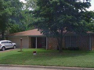 108 Tanglewood Dr, Palestine, TX 75803