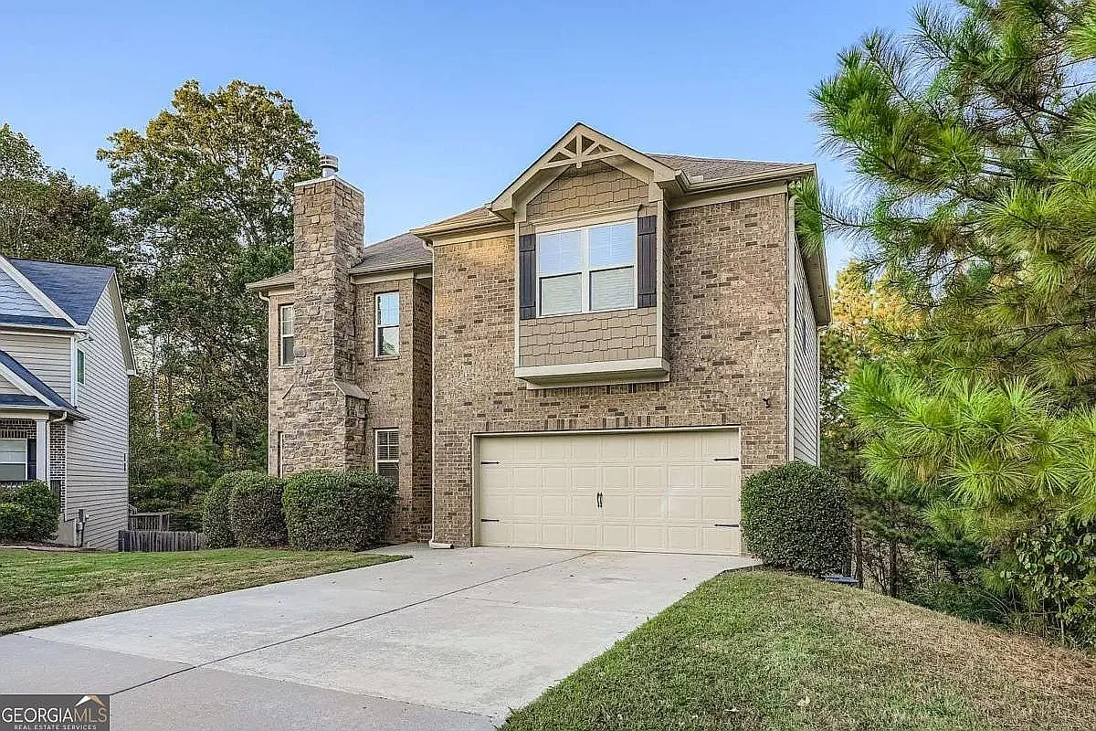 5 bed, 2933 sqft, $2,550 — Photo 2