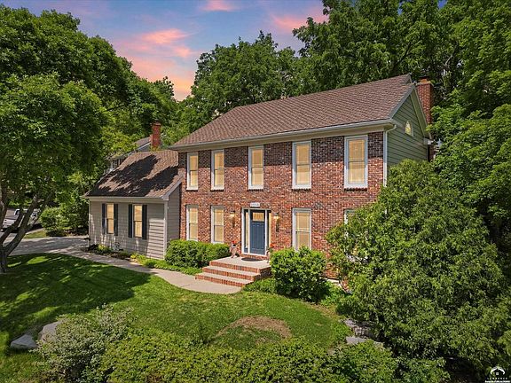 3rd image of 1117 Williamsburg Ct