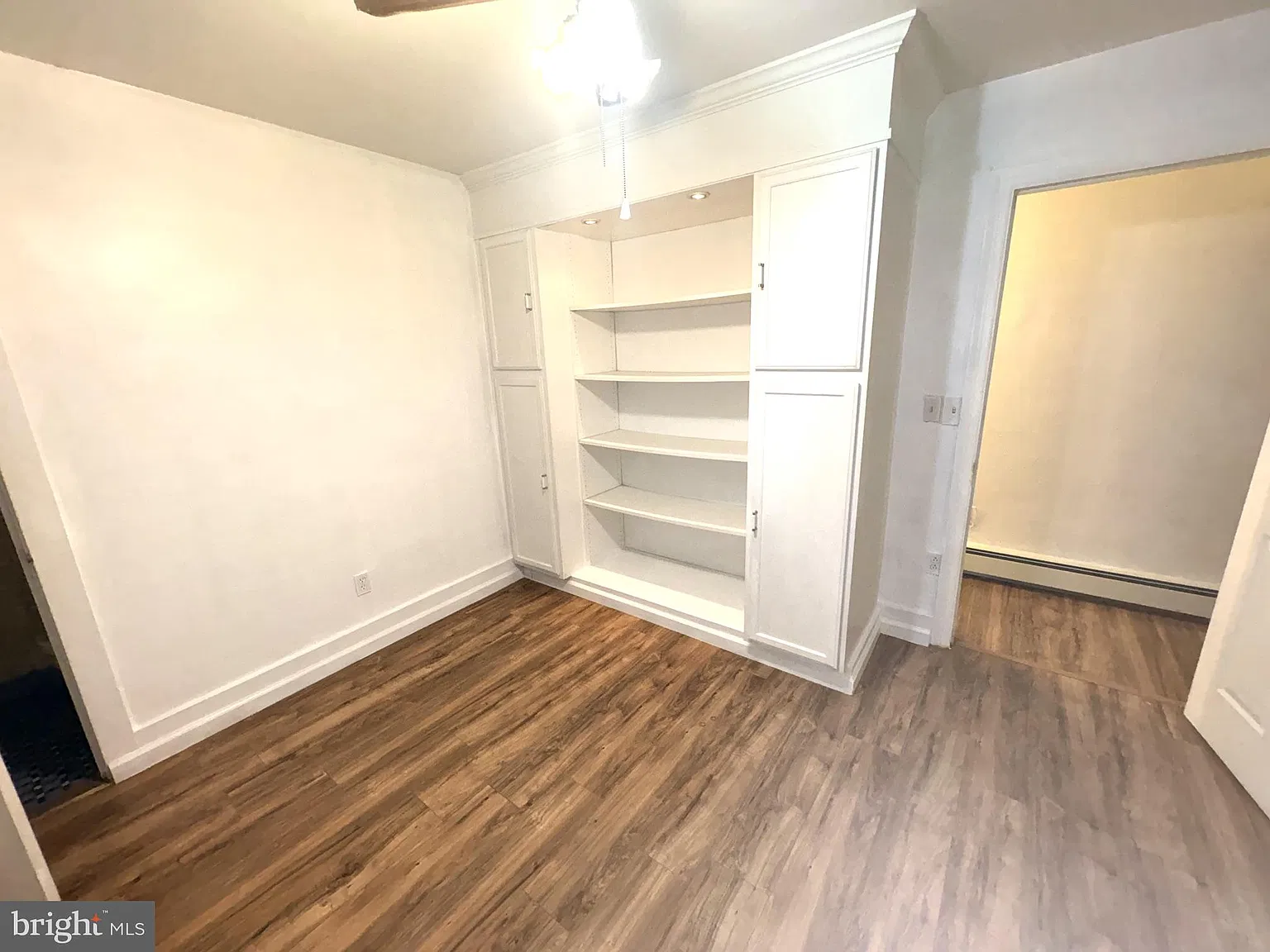 2 bed, 1.5 bath, 2408 sqft, $1,200 — Photo 2