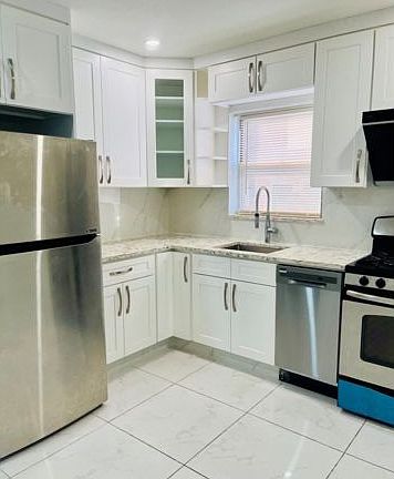3rd image of 15-42 Utopia Pkwy