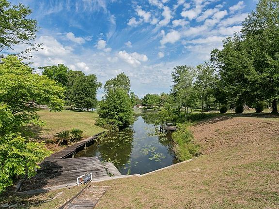 3rd image of 335 Arthur Moore Dr