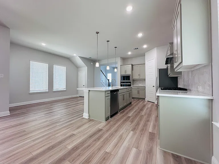 7017 Sunset Blvd — Photo 11