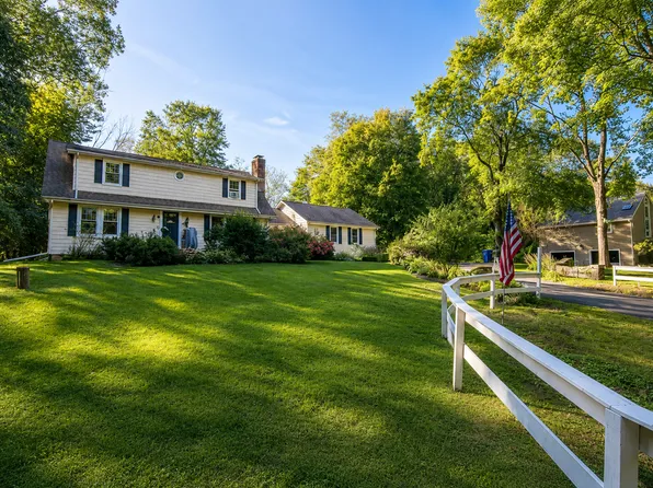32 Cherry Ln, Ridgefield, CT 06877