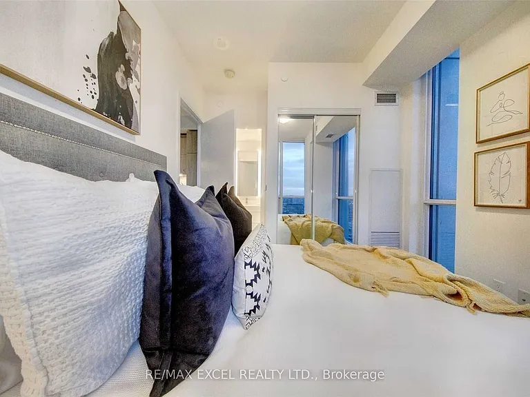 1 Yorkville Ave #3402 — Photo 24