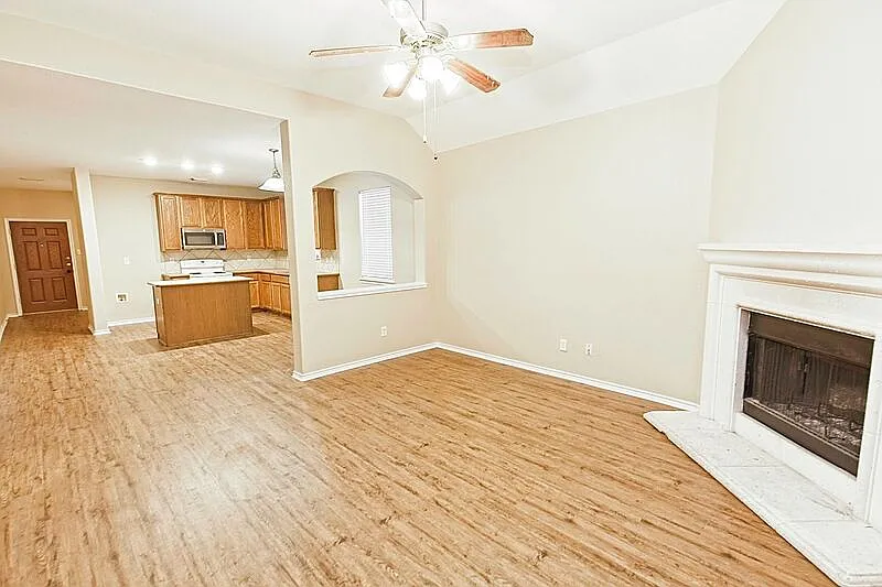 4 bed, 3.0 bath, 2847 sqft, $2,000 — Photo 4