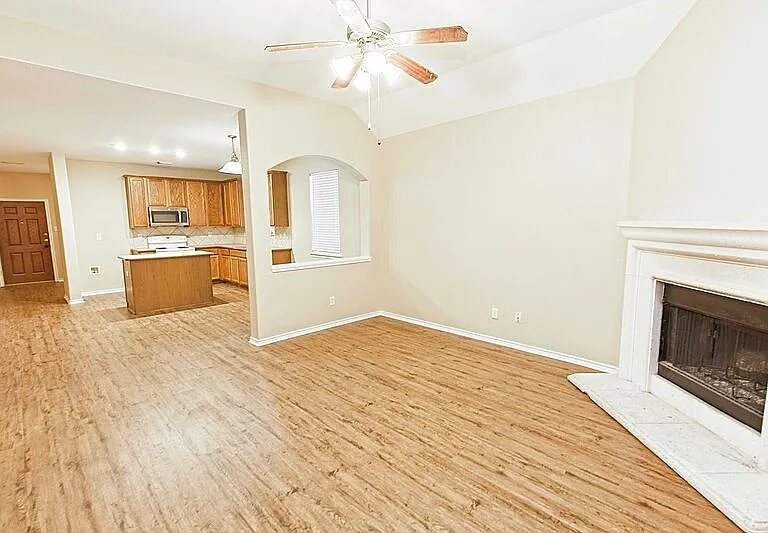 4009 Hidden Meadow Ct — Photo 4