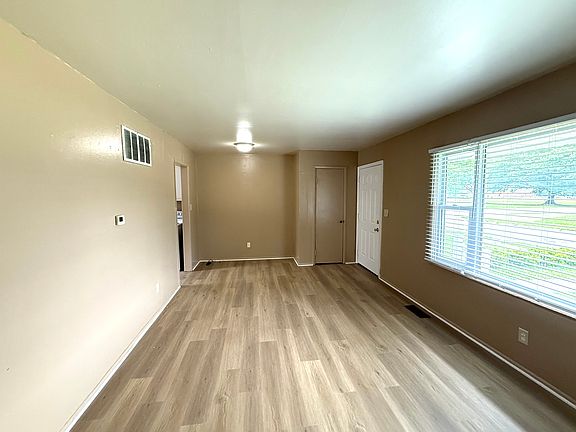 4th image of 401 Morris Dr