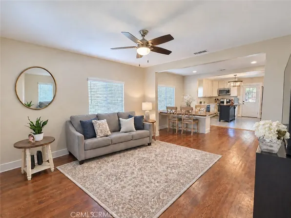 220 W Kendall St, Corona, CA 92882