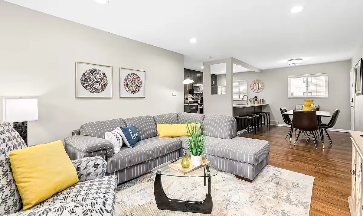 1809 W Farnum Ave — Photo 1