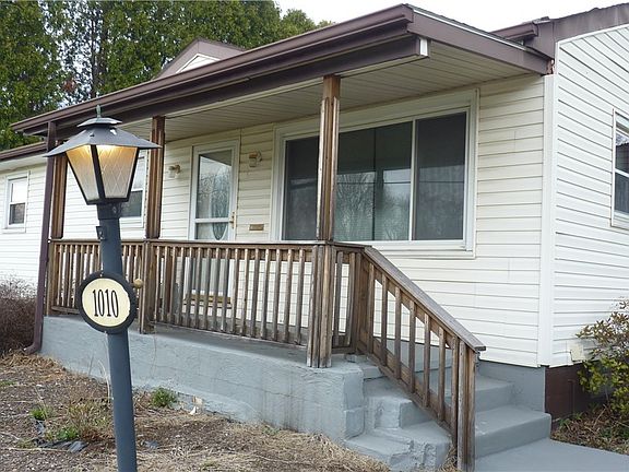 2nd image of 1010 Burlington St
