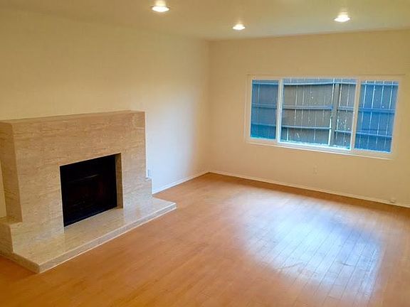 5th image of 2921 Mary St