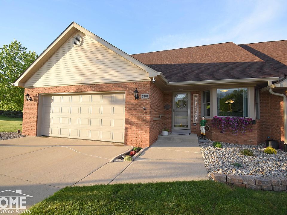 1st image of 980 Chipman Ln
