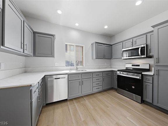 5th image of 1004 Sunny Acres Ave