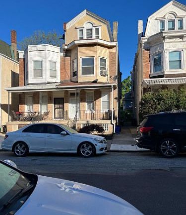 2nd image of 117 W Sharpnack St