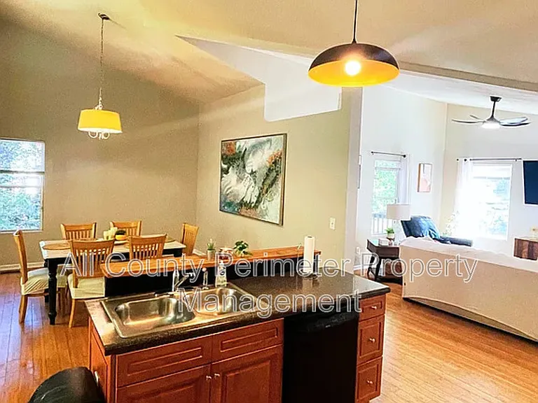 837 Forrest Cir SE — Photo 7