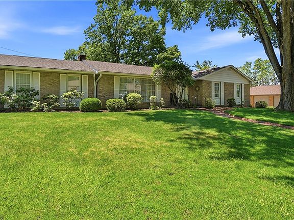 3rd image of 426 Coventry Cir