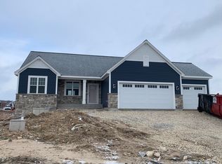 2600 Backwoods Cir, Slinger, WI 53086