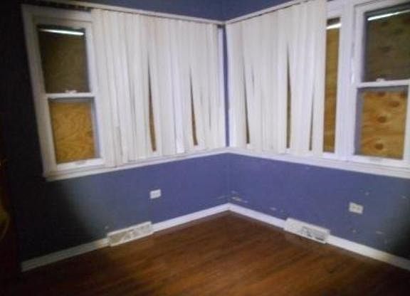 5th image of 7606 S Oketo Ave