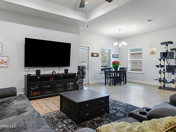 5th image of 14041 Anandale Cir