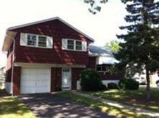 225 Hickory Ave, Bergenfield, NJ 07621