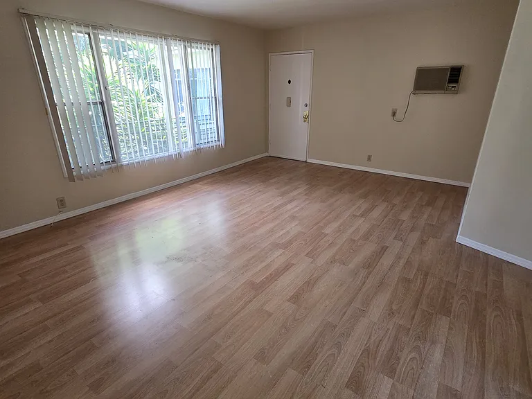 1710 Laurel Canyon Blvd #7 — Photo 3