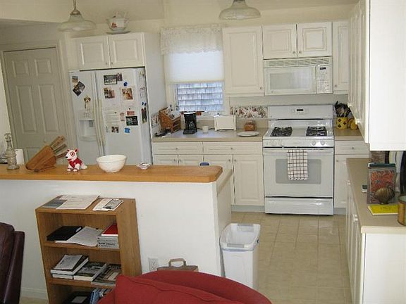 3rd image of 42 Wildflower Ln