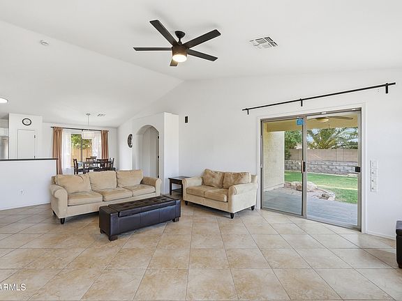 4th image of 2628 E BEVERLY Road