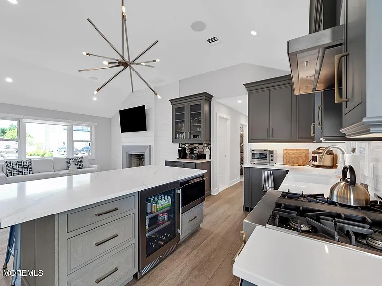 347 Bay Ln — Photo 25