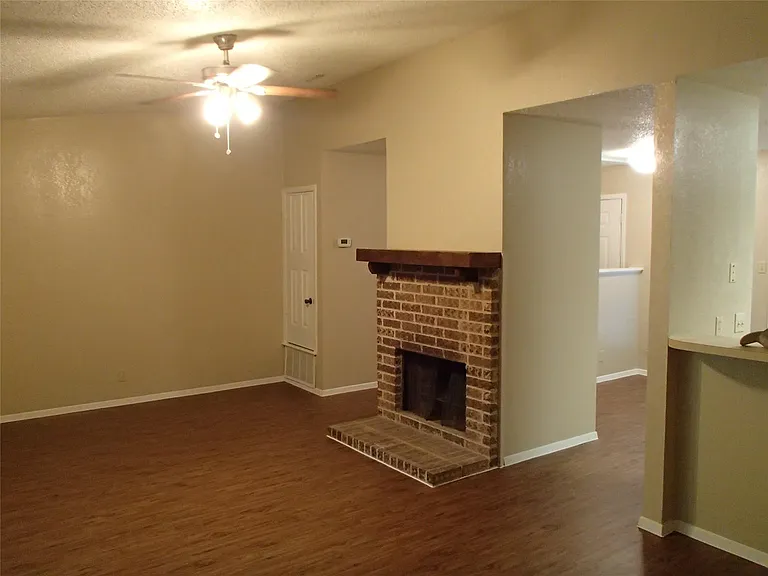 3702 Rocky Hollow Trl #B — Photo 6