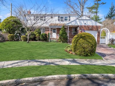 1727 Meadow Court, East Meadow, NY, 11554