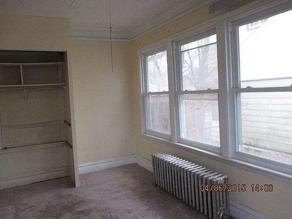 4th image of 14751 Perry Ave