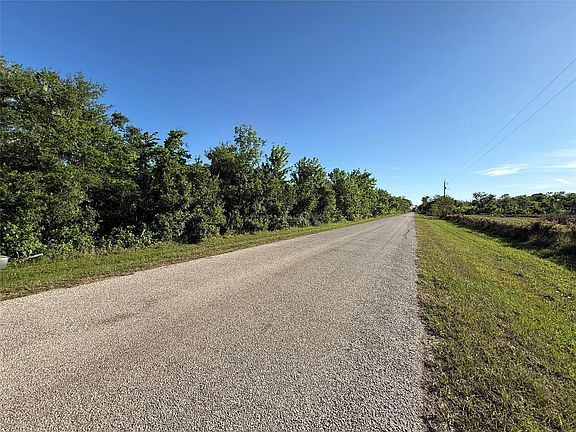 3rd image of Ramblewood Rd