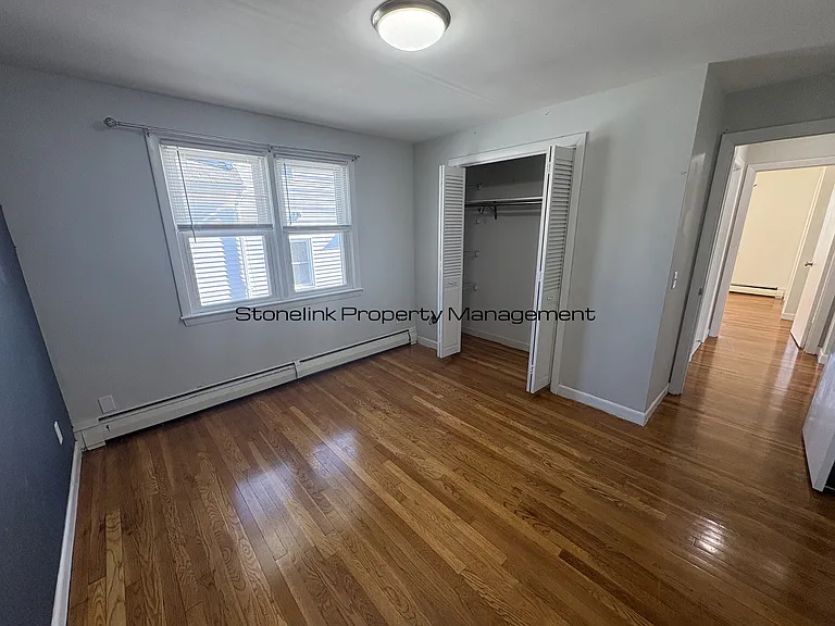 321 Budlong Rd — Photo 12