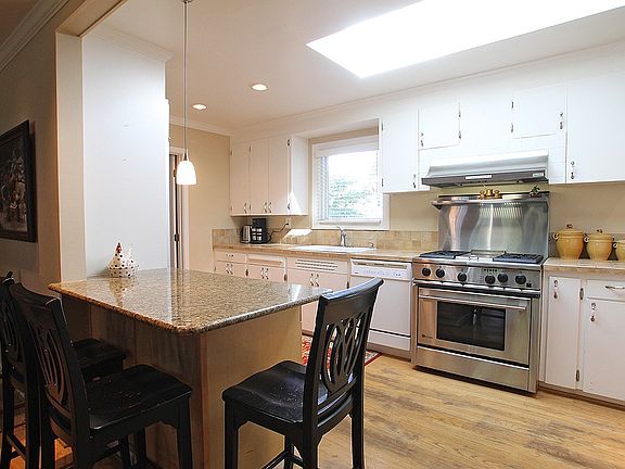 3rd image of 9425 NE 16th St